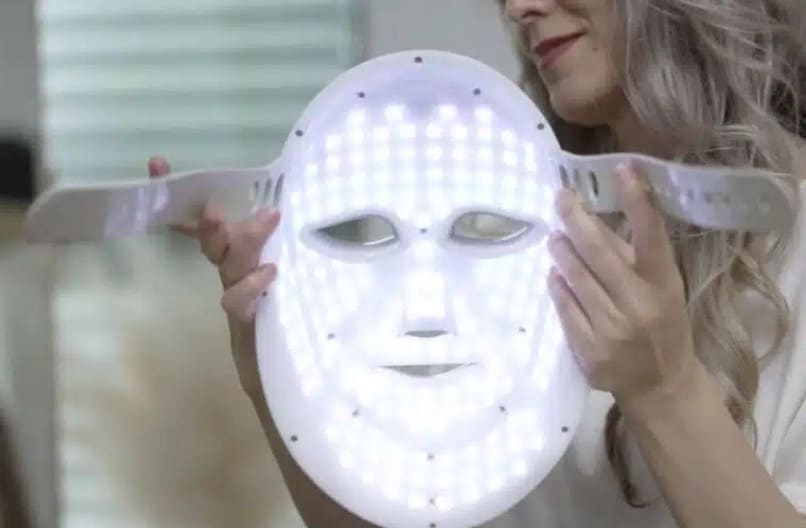 How Does Cleopatra LED Mask Work